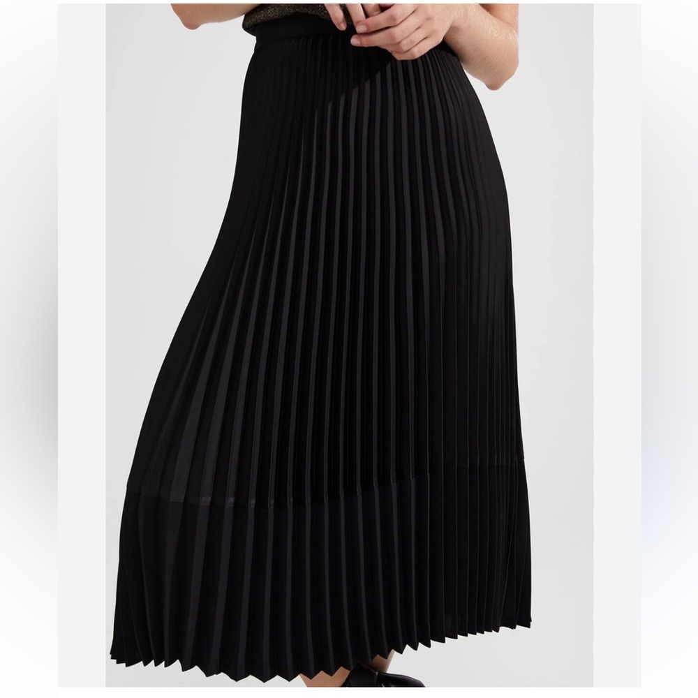 Black Pleated A-Line Midi Skirt - Picture 4 of 15